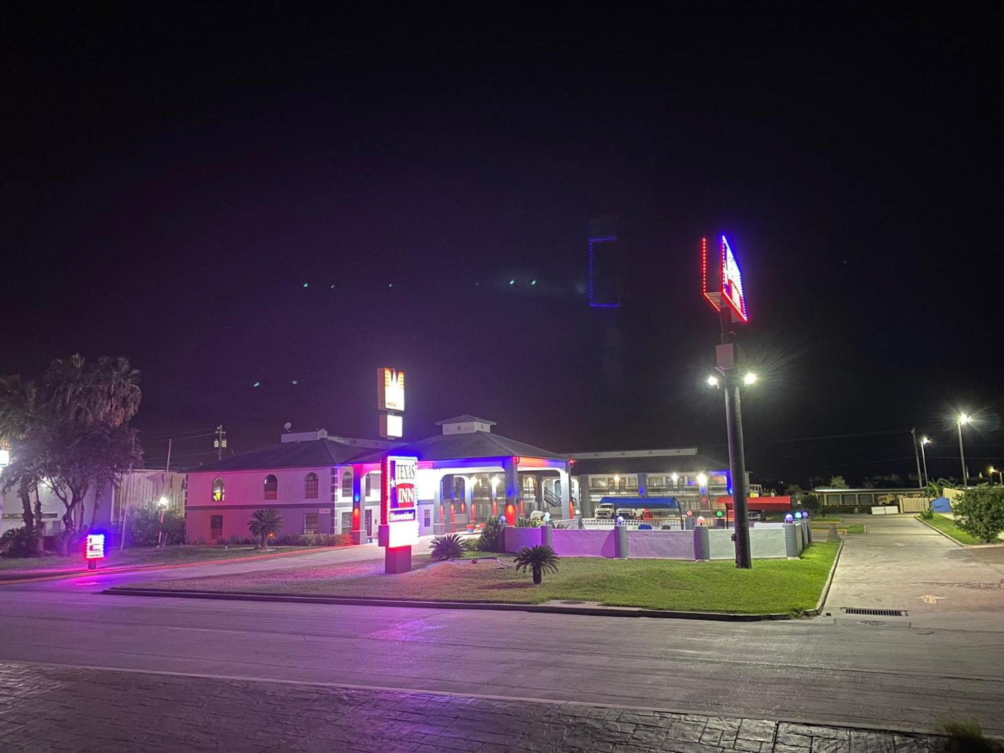 Texas Inn And Suites Raymondville Exterior photo