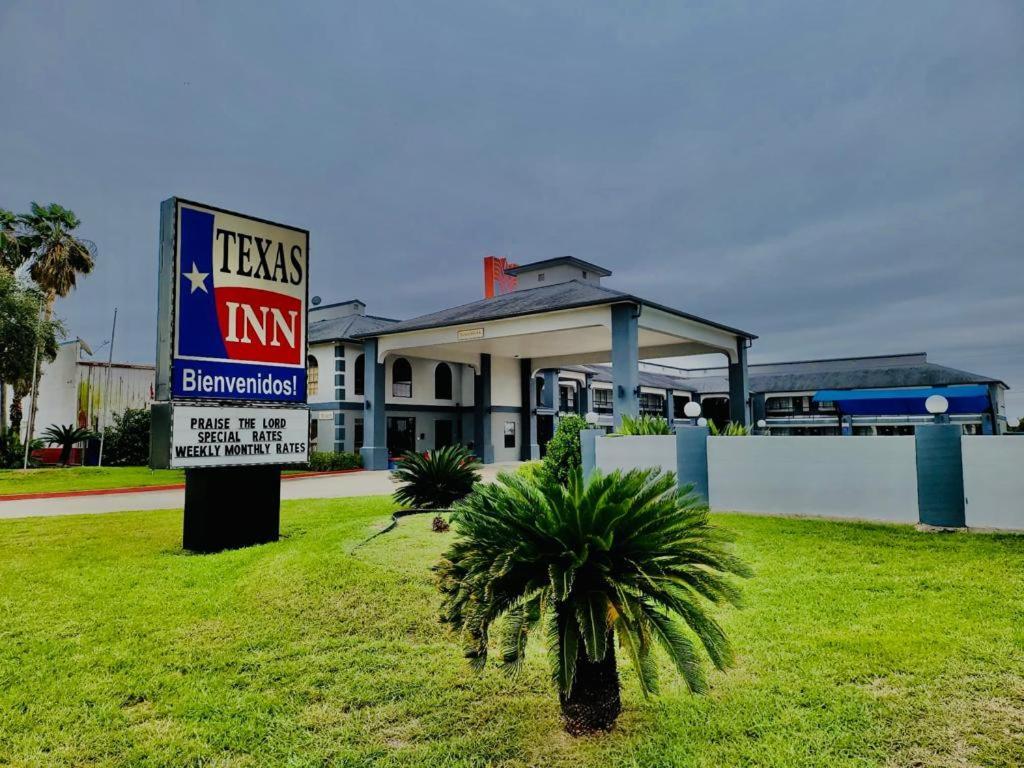 Texas Inn And Suites Raymondville Exterior photo